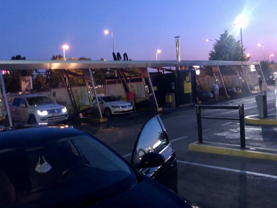 Samoposlužne autopraonice su oaze oženjenih muškaraca