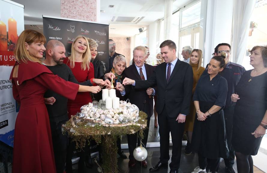 Split: U sklopu Gastroadventa upaljena je druga adventska svijeÄa