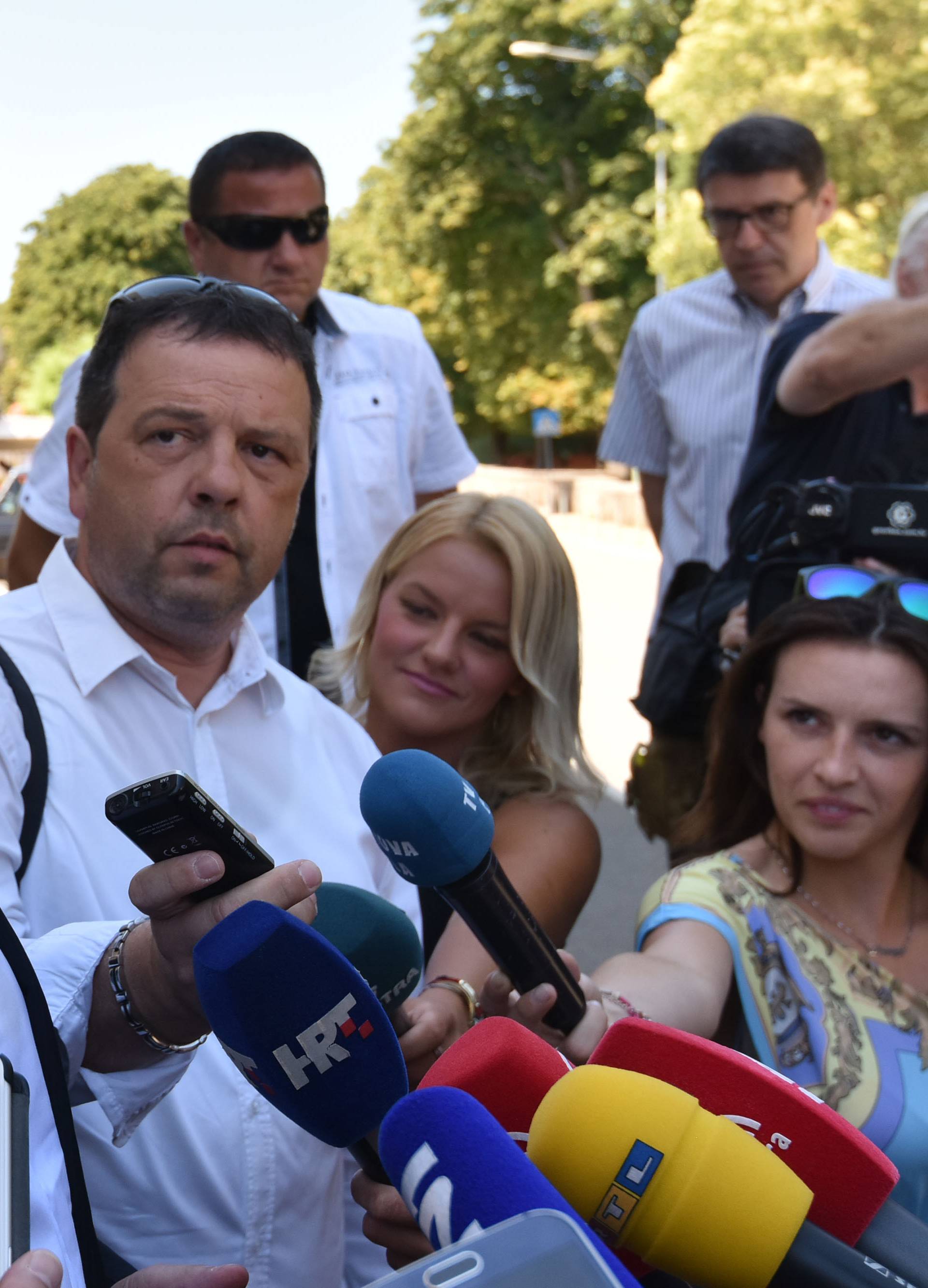 Milanović: HDZ je bahat kod kuće, a u inozemstvu su papci