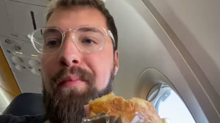 Youtuber šokiran zbog cijena u avionu: 'Doručak me koštao više od karte. Kava je 3 eura'