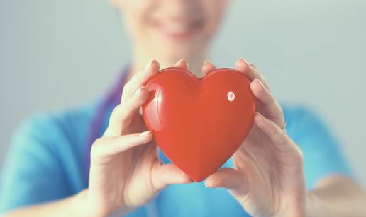 Brojni gra&dstrok;ani na Trgu obavili preventive preglede za bolesti srca i u&ccaron;ili osnove o&zcaron;ivljavanja