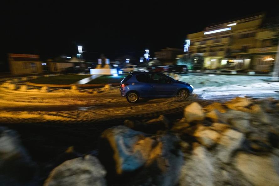 Tuča je pogodila Jadran: 'Aute smo morali izvlačiti bagerima'