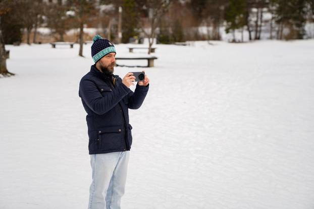 FOTO Bacali ga, udarali i ledili na Kranjskoj Gori: Stigla je nova izdržljiva Honor Magic 8 serija