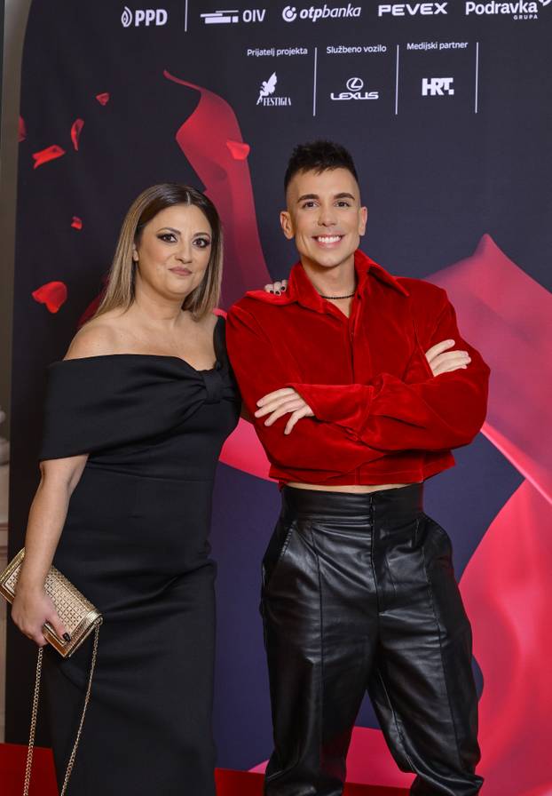 Zagreb: Uzvanici na dodjelu medijske nagrade "Večernjakova ruža" u Hrvatskom narodnom kazalištu