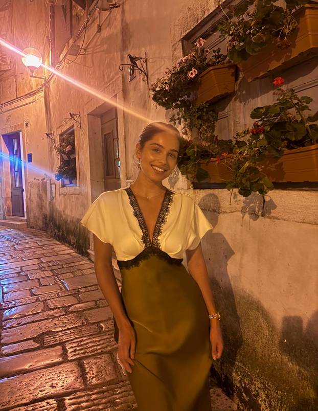 FOTO Zanosna Julija objavila je zaruke s ofenzivcem Dinama