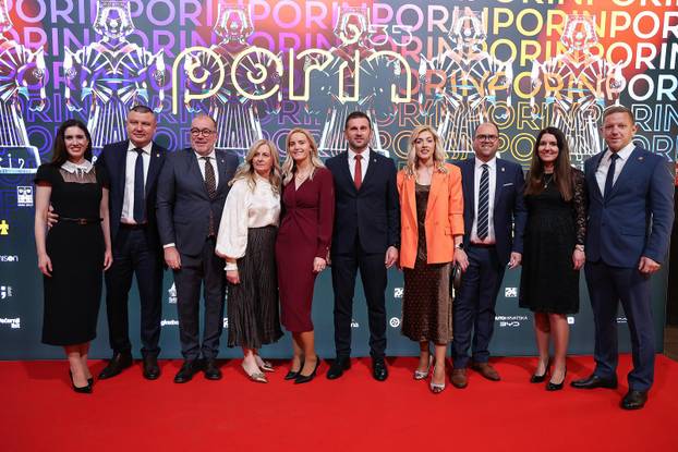 Split: Dolazak uzvanika na svečanu dodjelu 33. glazbene nagrade Porin