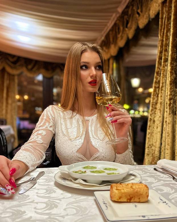 FOTO Bila je nadarena plivačica, a sada se skida za časopis. Ima savršene tjelesne proporcije