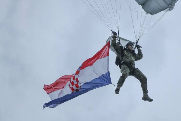 Zagreb: Statehood Day marked by the demonstration exercises of the Croatian Army and Police and a commemorative flight program