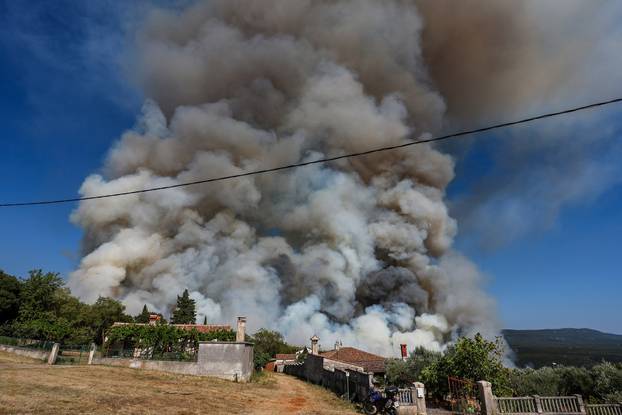 Barban: Veliki požar izbio u Punteri