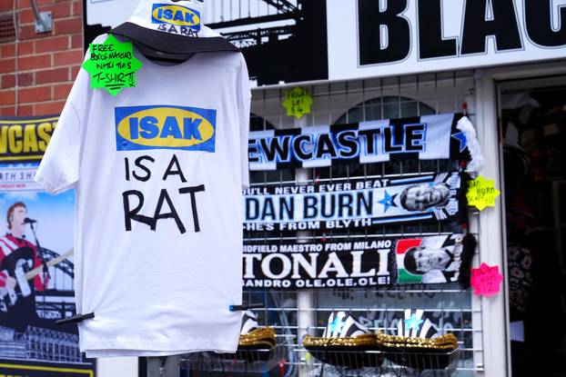 Newcastle United v Liverpool - Premier League - St James' Park