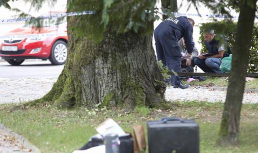 Pucao u ženu pred djecom, zatim ispalio metak u sebe