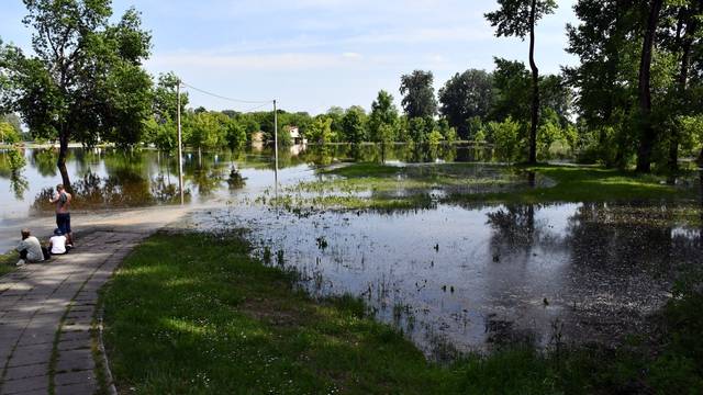 Slavonski Brod: Sava poplavila Sportsko rekreacijski centar Poloj