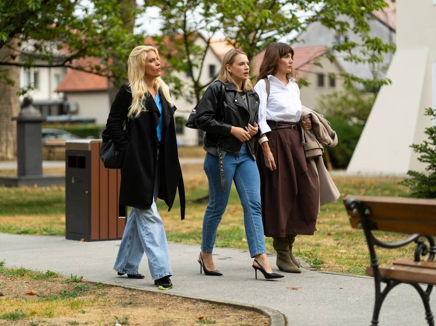 ANKETA Kako vam se svidjela nova serija 'Slučajna obitelj'?