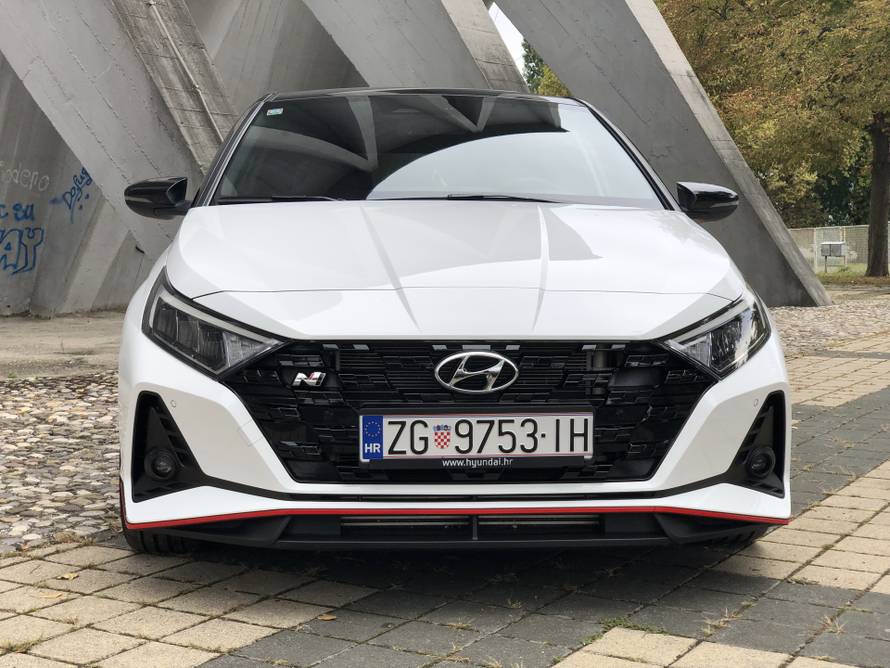 Test vatrenog Hyundaija i20: Otrov se čuva u malim bočicama