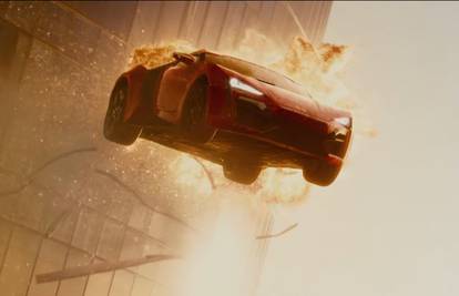 Što kaže fizičar: Može li se autom skočiti kroz nebodere?