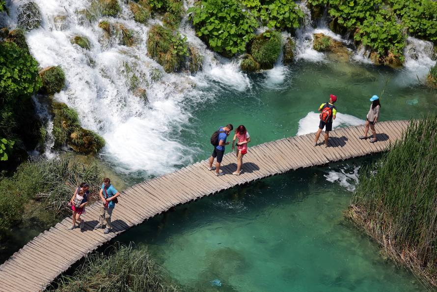 Plitvice su pune fekalija: Kako smo uništili naše čudo prirode?