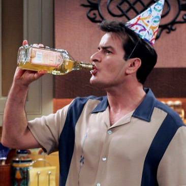Sheen slavi godinu dana kako nije popio ni kapljicu alkohola