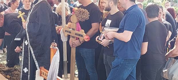 FOTO TUGA U KOTOR VAROŠU Pokopali Draganu (34) koja je poginula u buktinji kod Omiša