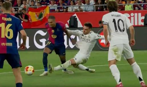VIDEO Barcelona u posljednjim sekundama regularnog dijela dobila penal, VAR ga poništio
