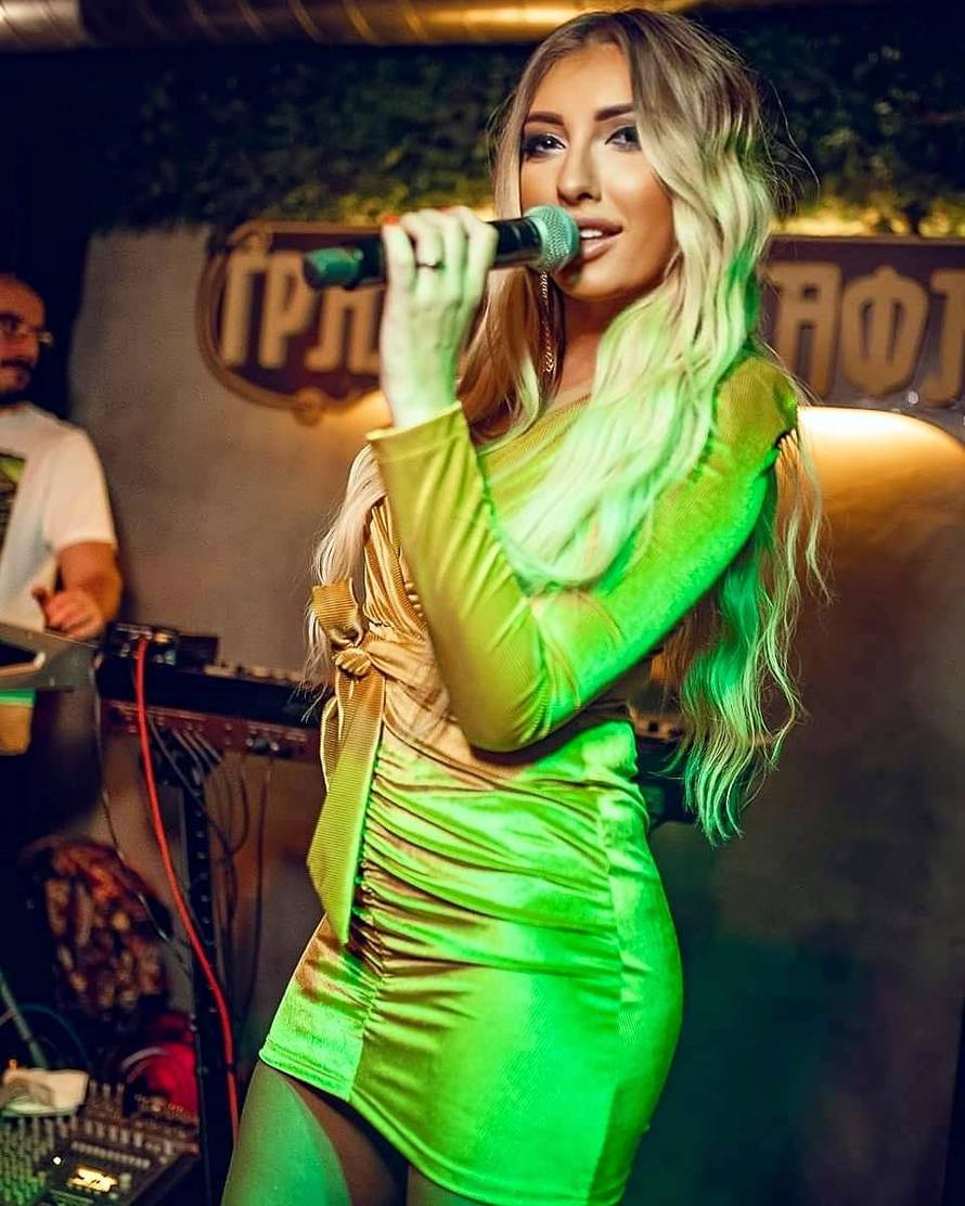 Dok rulja sipa keš, glasnice nek pucaju: 'Hrvati dobro keširaju'