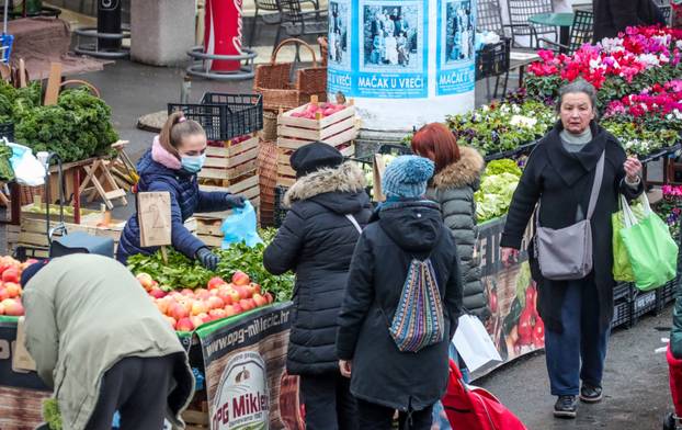 Zagreb: Subotnja gužva na Dolcu prvog dana novih mjera Stožera