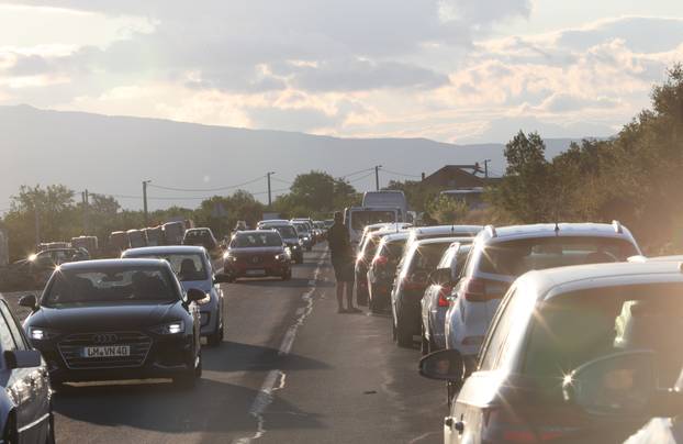 Dicmo: Kolone auta nakon završetka koncerta u Sinju