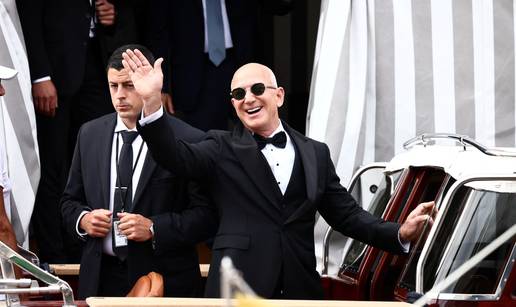 Mladoženja s osmijehom od uha do uha: Bezos uoči vjenčanja s Lauren pozirao fotografima