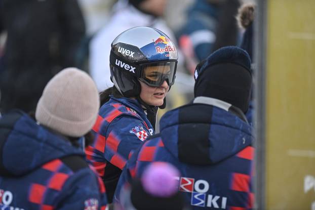 Kranjska Gora: Zrinka Ljutić u ciljnoj ravnini s bakom i djedom