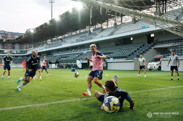 FOTO Hajdukovci odradili zadnji trening prije Zire. Maksimalan fokus, Hrgović čak stao i na gol