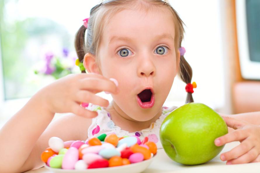 Može li dijete dobiti dijabetes ako jede previše slatkiša ili ne?