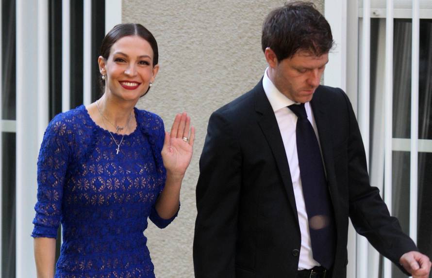 Tko su žene posrnulih dinastija: Nakon izbijanja afera pokreću se razvodi i bježi iz države...