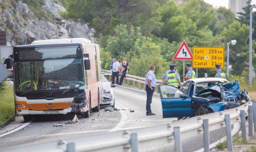 Kod Dubrovnika: Vozač auta poginuo u sudaru s busom