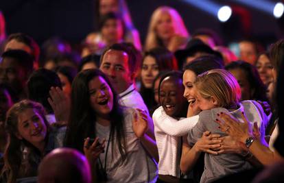Brzo se oporavila: Angelina s kćerima na dodjeli nagrada