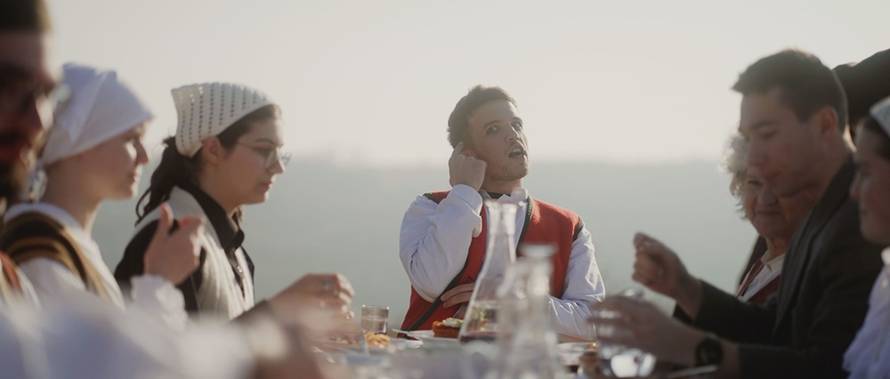 Muze kravu, nosi mačku i pleše u narodnoj nošnji: Favorit Dore Baby Lasagna snimio je spot