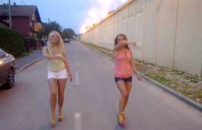 Nikolina i Kristina zaplesale su na ulici: Silno su se potrudile