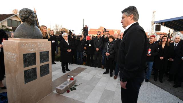 U Vukovaru spomenik Kati Šoljić i sinovima: Niko, Mijo, Ivo i Mato dali su živote za Hrvatsku