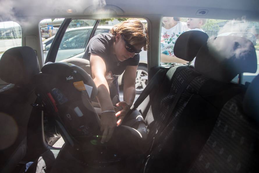 Dijete mora biti sigurno u sjedalici, namještanje je važno