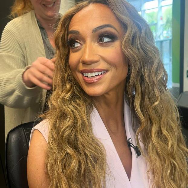 FOTO Incident u studiju Lige prvaka: Voditeljici pukla uska haljina, Henryju su 'bježale oči'