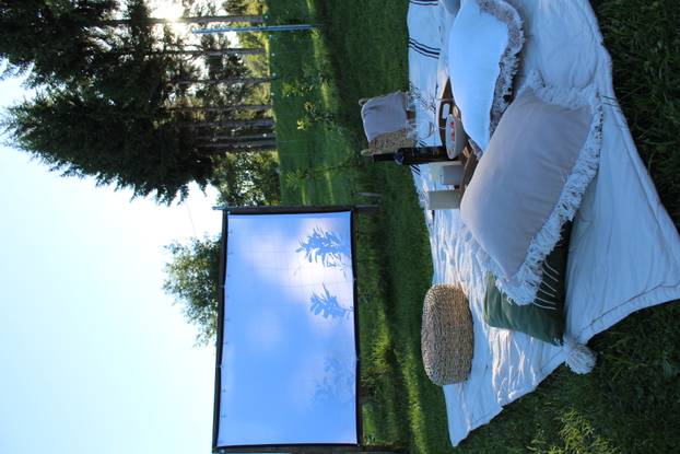 FOTO Ova kuća blizu Zagreba pravi je raj - filmove možete gledati iz bačve za kupanje!