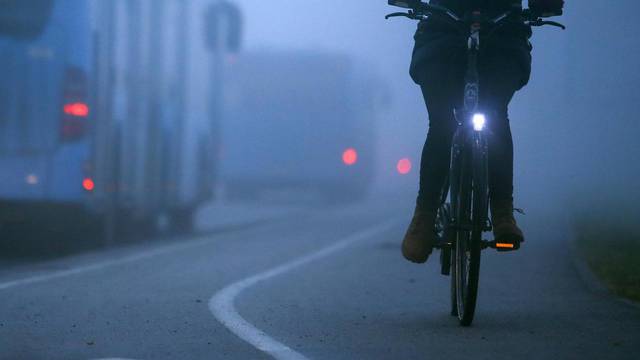 Zagreb: Gusta magla prekrila je grad