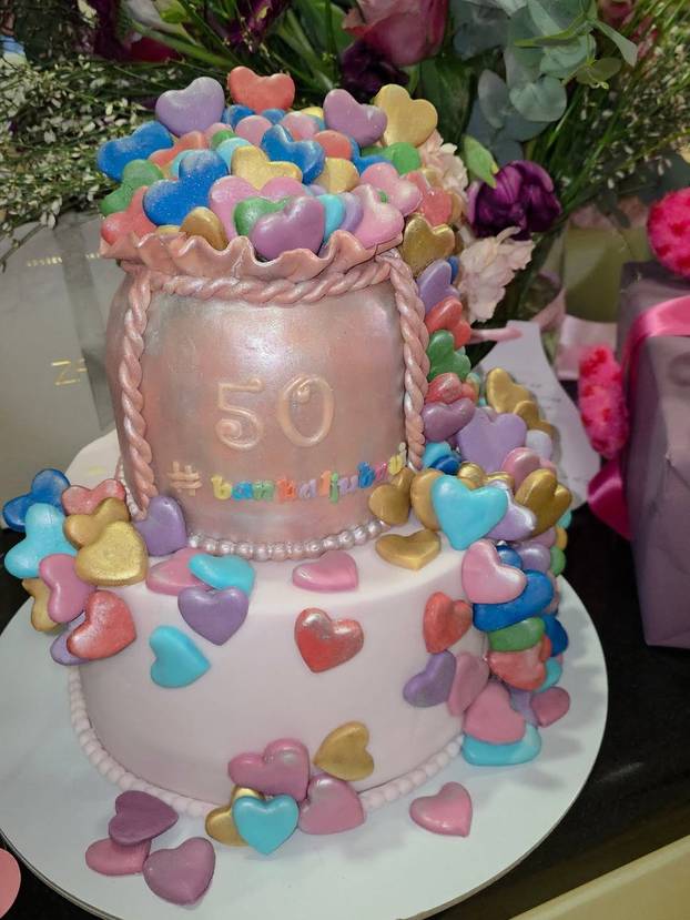 FOTO Mala fešta, raskošne torte i gripa: Evo kako je Gazdina kći proslavila svoj 50. rođendan