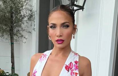 Jennifer Lopez uručila nagradu svojoj trenerici, a sve oduševila cvjetnom haljinom: 'Tako divna'