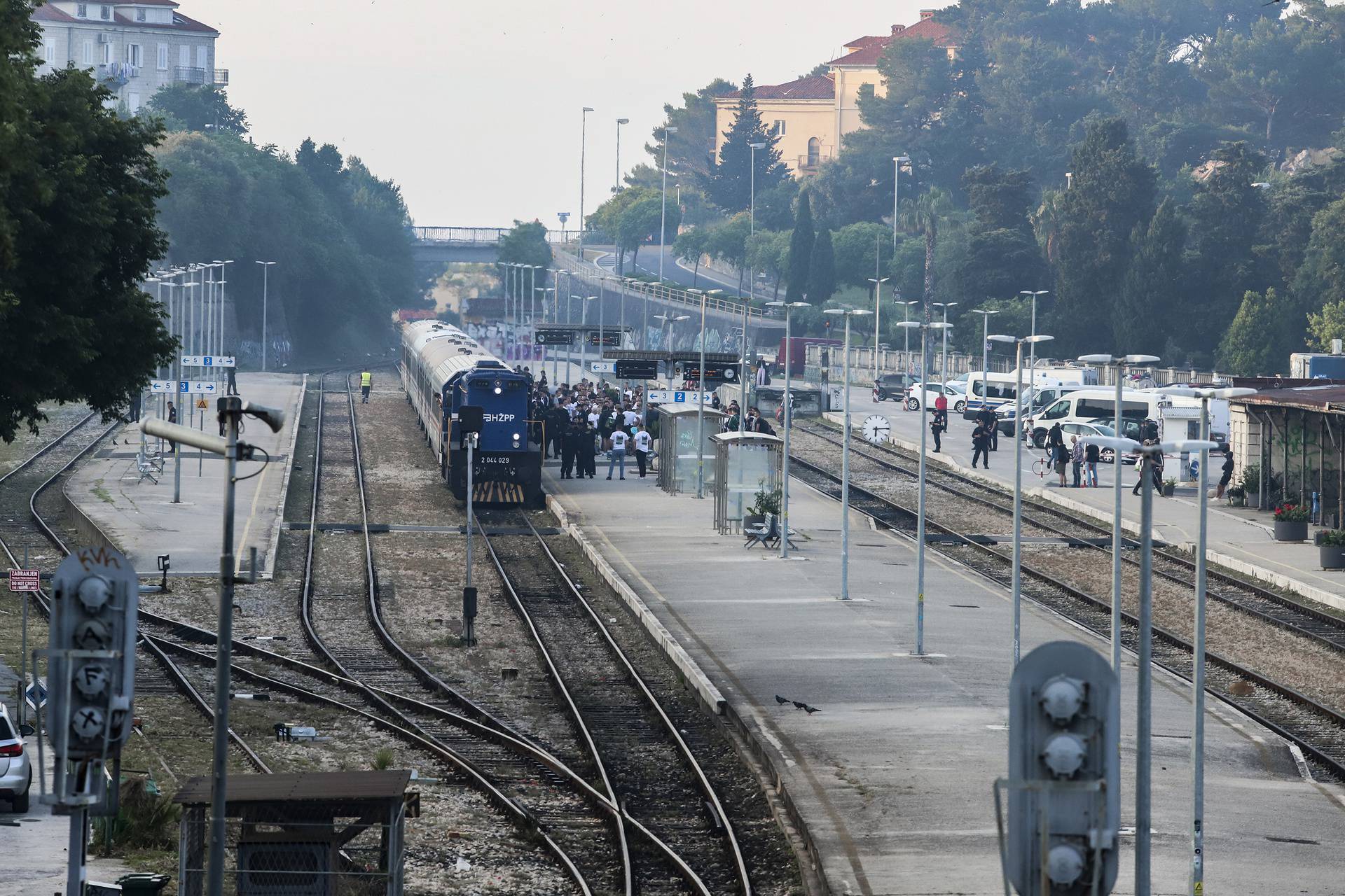 Split: Navijači Hajduka vlakom krenuli na finale Kupa