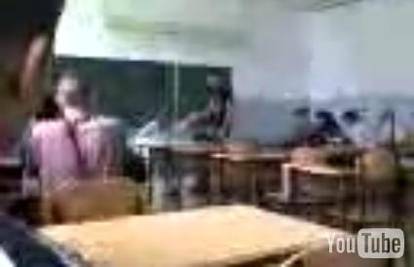 BiH: Snimali učenika dok je tukao profesoricu na satu