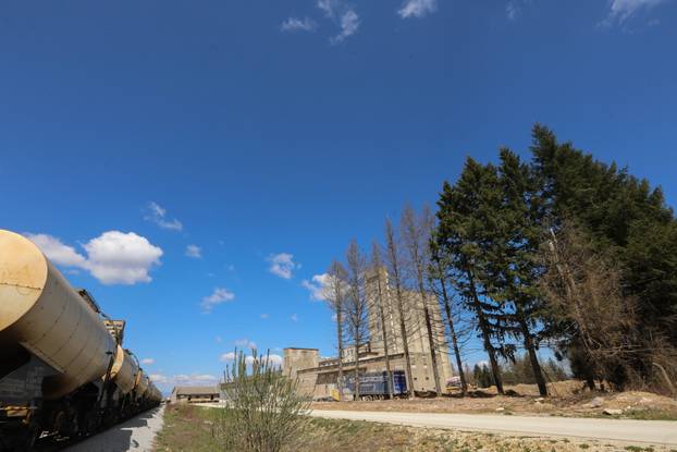 Gospi:ć Lokacija bivšeg industrijskog kompleksa PPK Velebit gdje se nalaze velike količine opasnog otpada