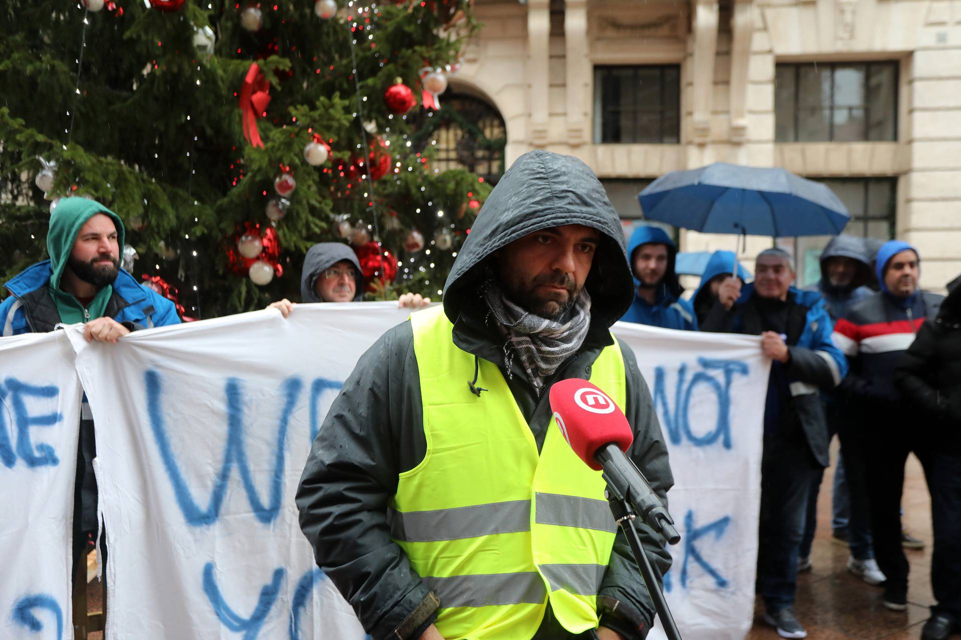 Rijeka: Prosvjed radnika iz Rumunjske koji ne dobivaju plaću za posao na rekonstrukciji pogona u rafineriji INA 