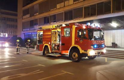 Požar na Filozofskom: Planula stolna lampa i zahvatila knjige