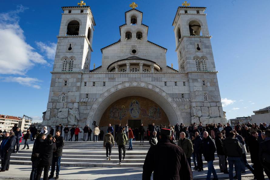 Prosrpski zastupnici zaprijetili nasiljem zbog crkvene imovine