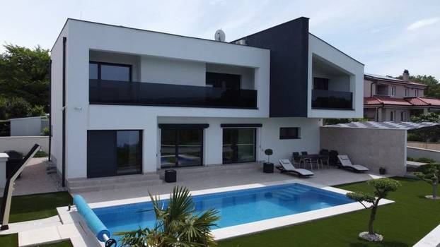 FOTO Vila iznad Malinske ima bazen i predivan pogled na more - Evo koliko bi vas koštala