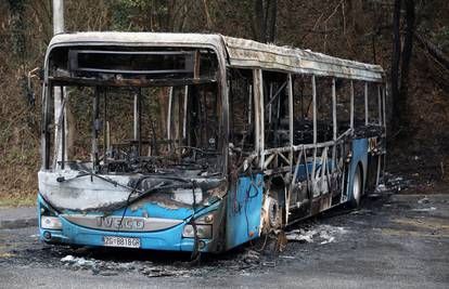 Na Šestinama je izgorio bus ZET-a: Vozač se nagutao dima